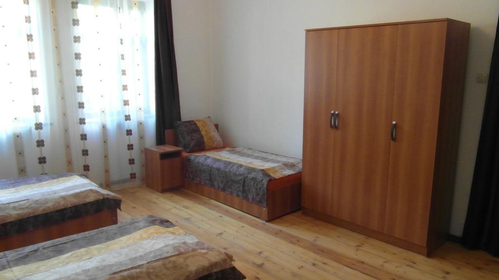 Gvirilas Sakhli Guest House Khashuri Kamer foto