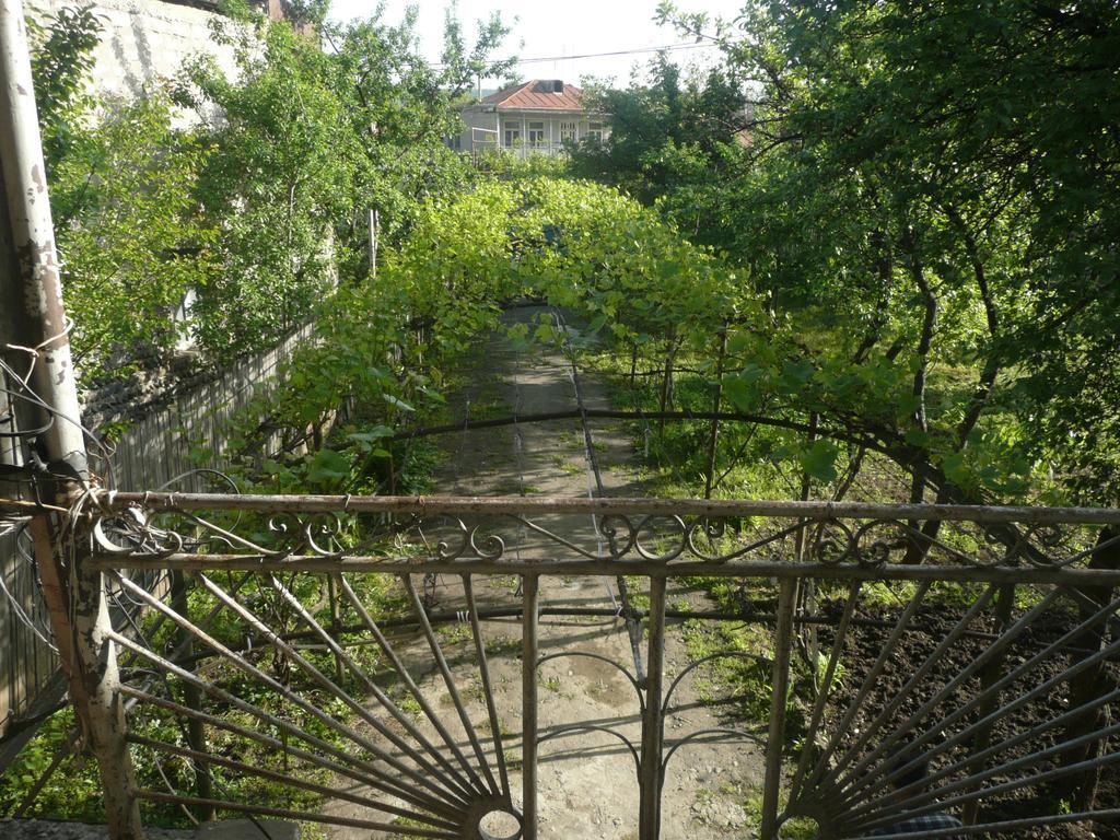Gvirilas Sakhli Guest House Khashuri Buitenkant foto
